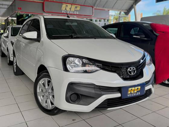 TOYOTA ETIOS 1.5 X PLUS 16V FLEX 4P AUTOMÁTICO TOYOTA ETIOS 1.5 X PLUS 16V FLEX 4P AUTOMÁTICO